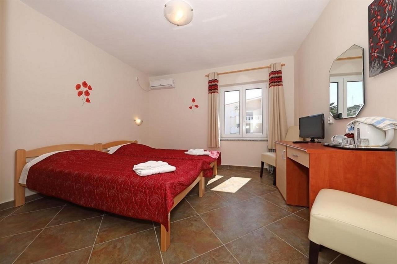 Apartments And Rooms By The Sea Stara Novalja, Pag - 6303 Exterior photo
